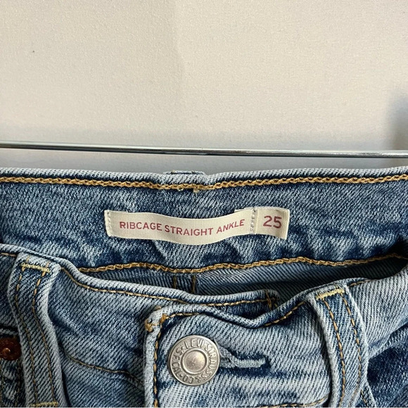 Levi’s Ribcage Straight Ankle Jeans - Picture 6 of 7
